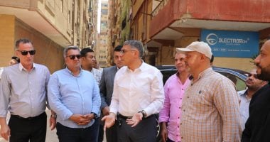 محافظ الجيزة يقود أعمال إزالة 6 أبراج مخالفة بشارع اللبيني فى الهرم.. صور محافظ الجيزة يقود أعمال إزالة 6 أبراج مخالفة بشارع اللبيني فى الهرم.. صور