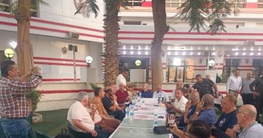 حسين لبيب يعقد اجتماعًا برموز الزمالك لمناقشة أزمة فرع 6 أكتوبر.. صور
