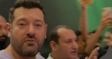 عمرو يوسف يشاهد فيلم درويش مع الجمهور ويلتقط صورا معهم.. صور عمرو يوسف يشاهد فيلم درويش مع الجمهور ويلتقط صورا معهم.. صور