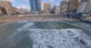 ملتم أغسطس.. ارتفاع أمواج الإسكندرية 3.5 متر وإغلاق كل الشواطئ.. فيديو