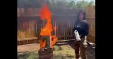 مرشحة للكونجرس الأمريكى تحرق القرآن وتتعهد بـ"القضاء على الإسلام".. فيديو