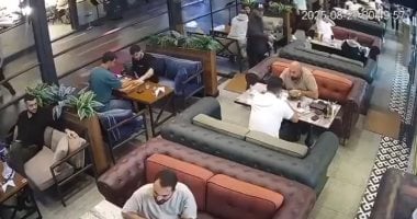 مقتل رئيس نادى علم داغ التركى برصاصة فى الرأس داخل مطعم بإسطنبول.. فيديو مقتل رئيس نادى علم داغ التركى برصاصة فى الرأس داخل مطعم بإسطنبول.. فيديو