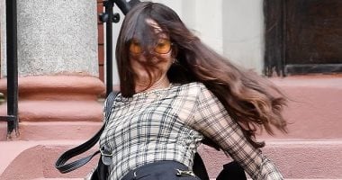 آن هاثاواى تسقط على السلم أثناء تصوير الجزء الثانى من Devil Wears Prada