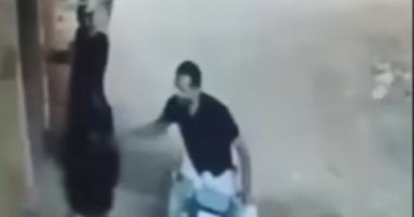 الداخلية تضبط متهما بالتحرش بسيدة فى منطقة السلام.. بعد تداول الفيديو الداخلية تضبط متهما بالتحرش بسيدة فى منطقة السلام.. بعد تداول الفيديو