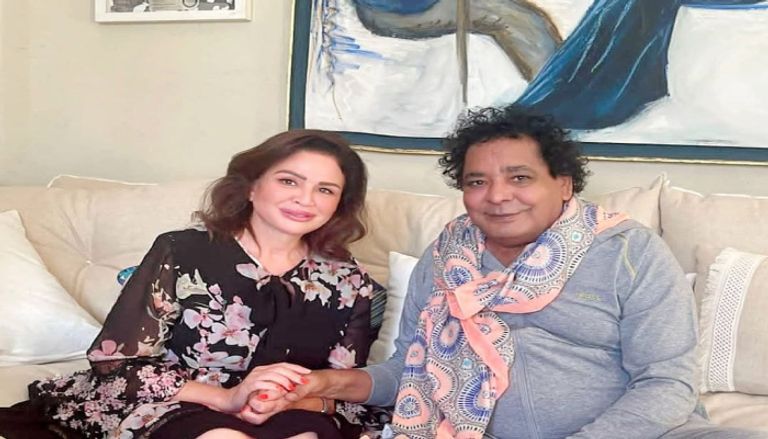 أول ظهور لمحمد منير بعد خروجه من المستشفى