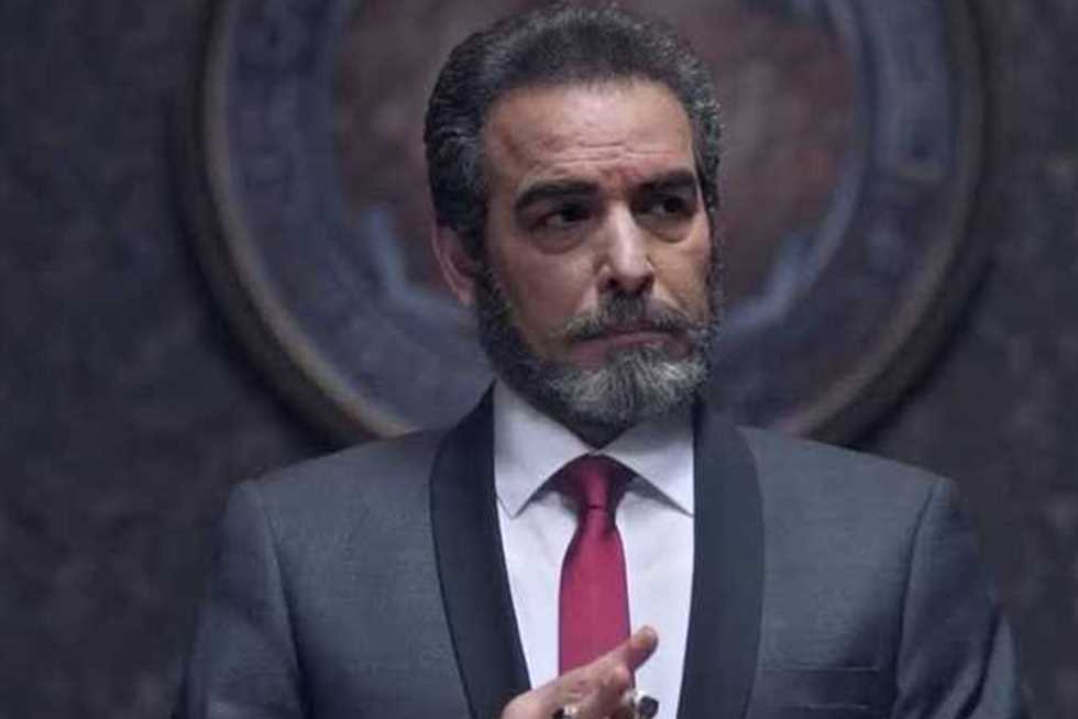 أول رد من أحمد عبدالعزيز على رفضه مصافحة مُعجب: «في حد عاقل يتعمد يعمل كده؟» أول رد من أحمد عبدالعزيز على رفضه مصافحة مُعجب: «في حد عاقل يتعمد يعمل كده؟»