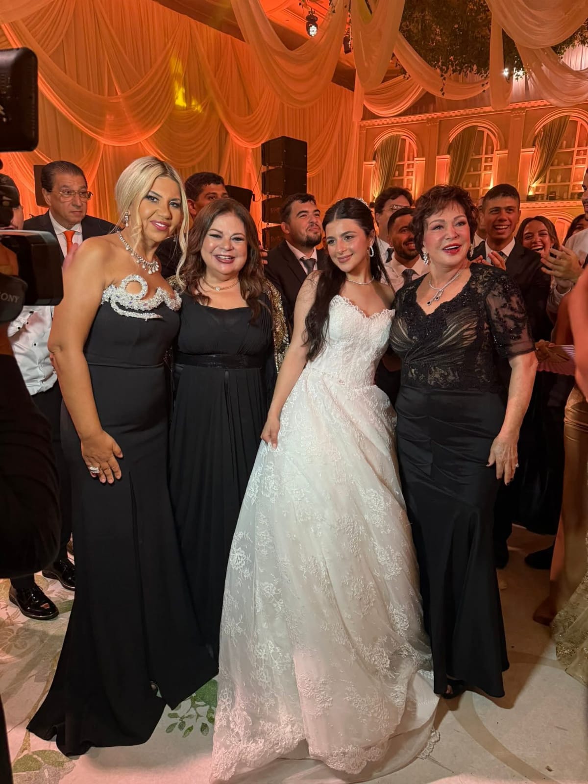 بوسى شلبى تكشف عن صور نجوم الفن فى حفل زفاف حفيدة فيروز شقيقة نيللى (1)