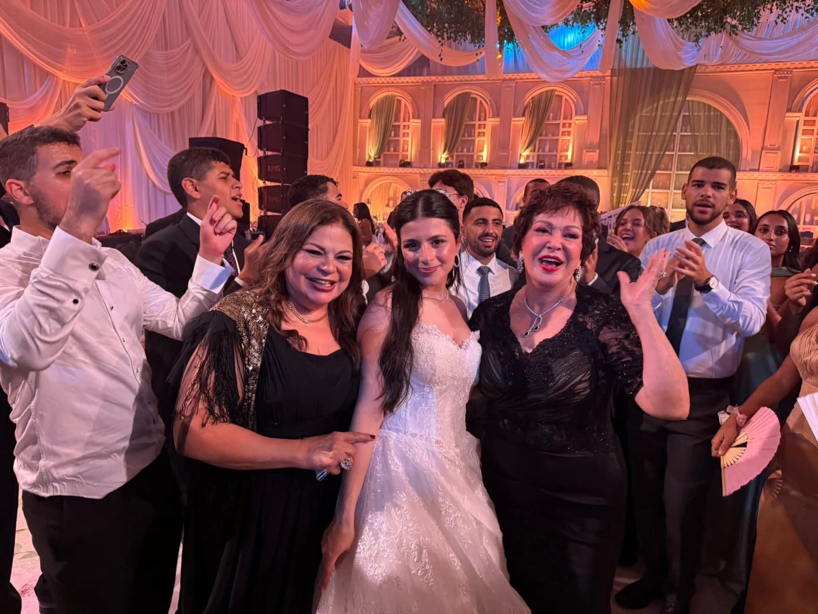 بوسى شلبى تكشف عن صور نجوم الفن فى حفل زفاف حفيدة فيروز شقيقة نيللى (5)