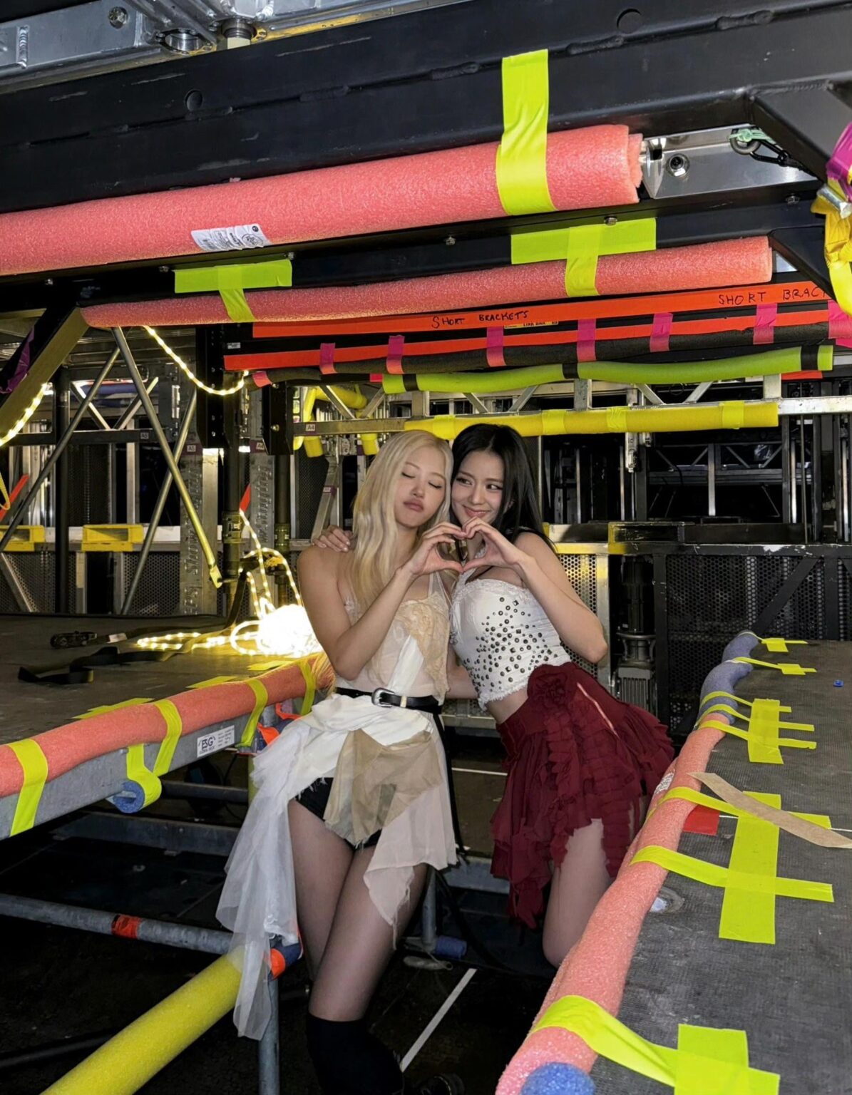 250822 Jisoo Weibo Update w/ Rosé