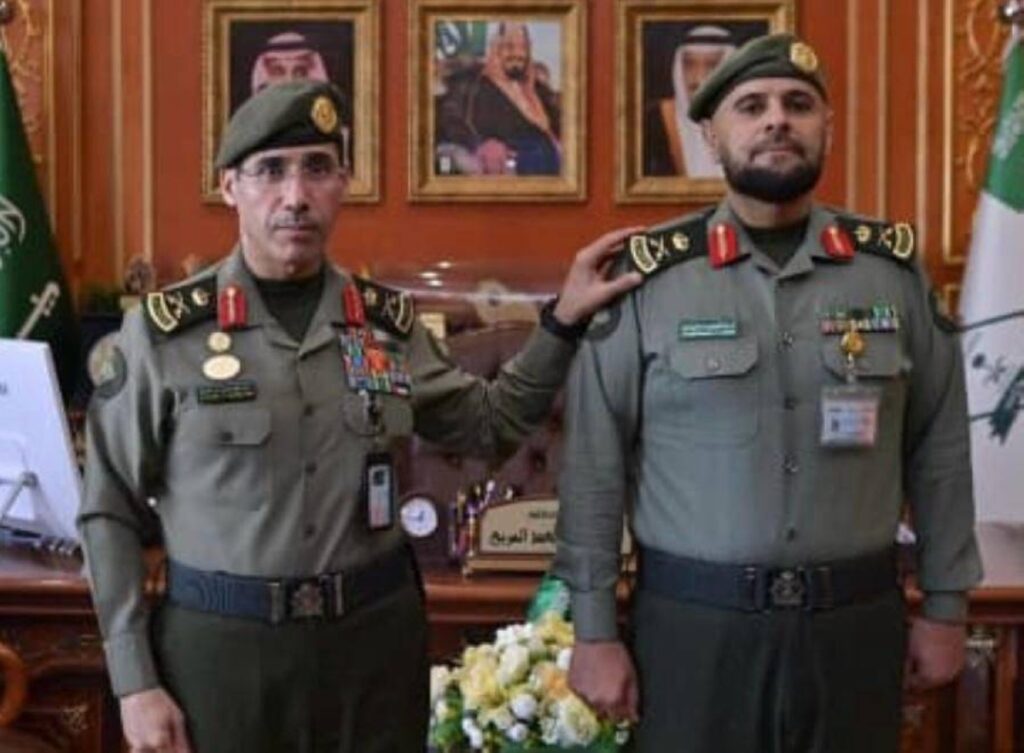 مدير عام الجوازات يقلّد اللواء الزهراني رتبته الجديدة - أخبار السعودية