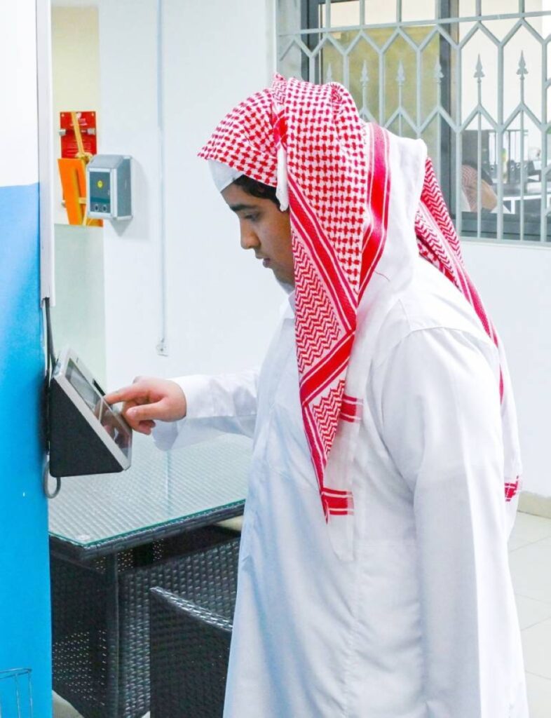 «عكاظ» تتابع: 279,000 من منسوبي التعليم لم يسجلوا في «حضوري»! - أخبار السعودية