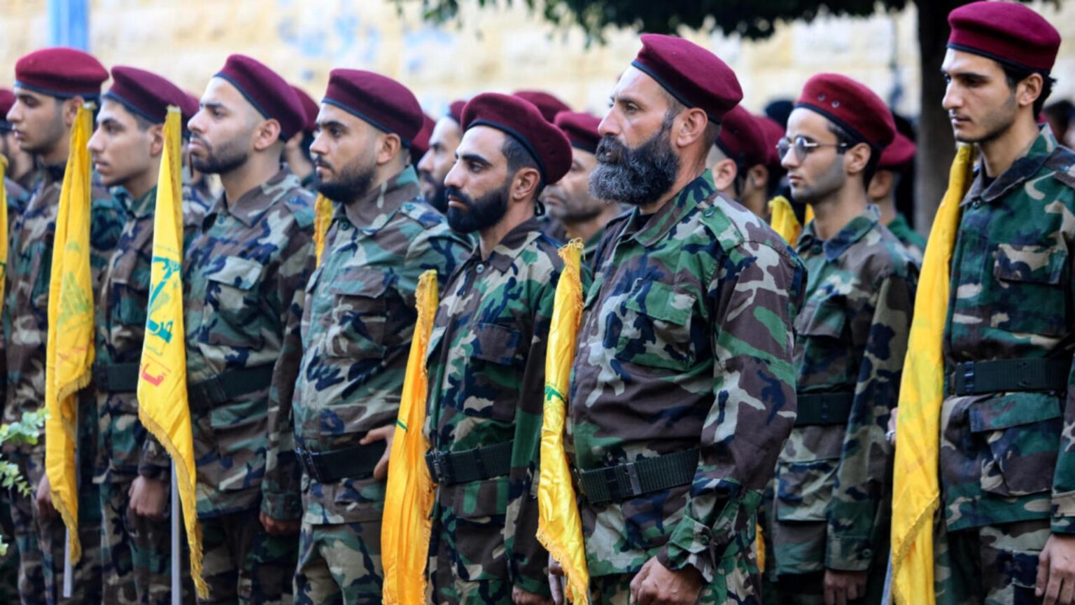 حزب الله بلا حلفاء: سلّم سلاحك… وحذار التعرّض للسعوديّة حزب الله بلا حلفاء: سلّم سلاحك… وحذار التعرّض للسعوديّة