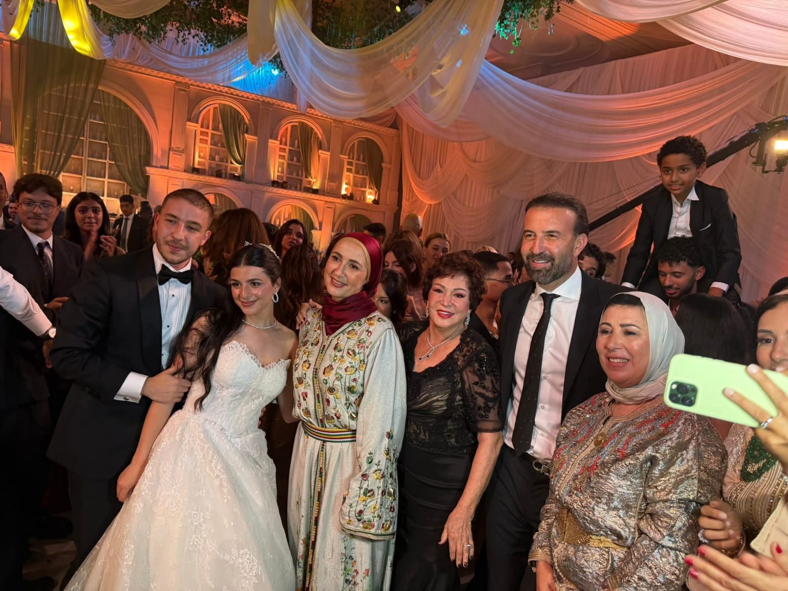 بوسى شلبى تكشف عن صور نجوم الفن فى حفل زفاف حفيدة فيروز شقيقة نيللى (4)