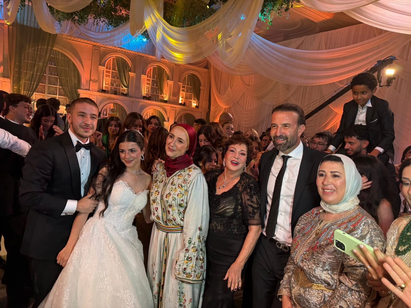 بوسى شلبى تكشف عن صور نجوم الفن فى حفل زفاف حفيدة فيروز شقيقة نيللى (8)