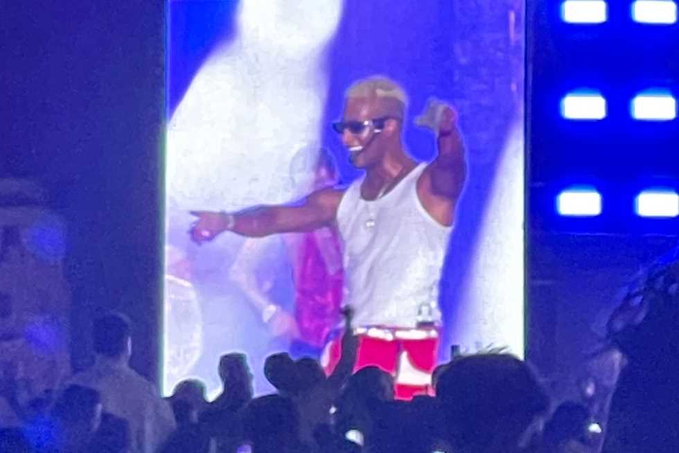 بسبب الألعاب النارية.. وفيات ومصابون في حفل محمد رمضان بالساحل وهروب الجمهور (تفاصيل)