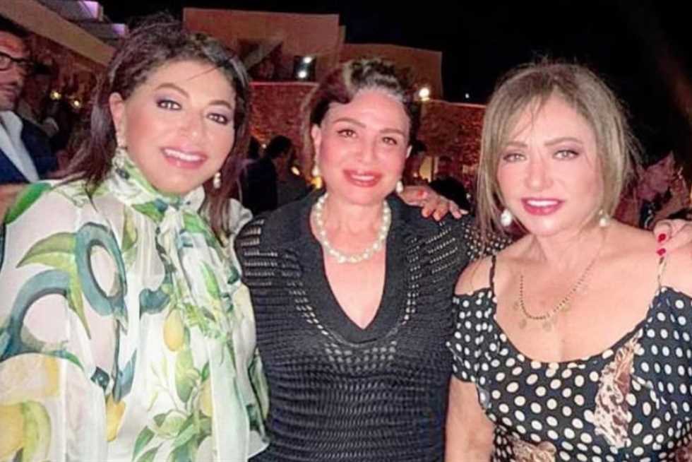 إلهام شاهين رفقة هالة صدقي وليلى علوي في الساحل: «باحب أصحابي جدًا» إلهام شاهين رفقة هالة صدقي وليلى علوي في الساحل: «باحب أصحابي جدًا»