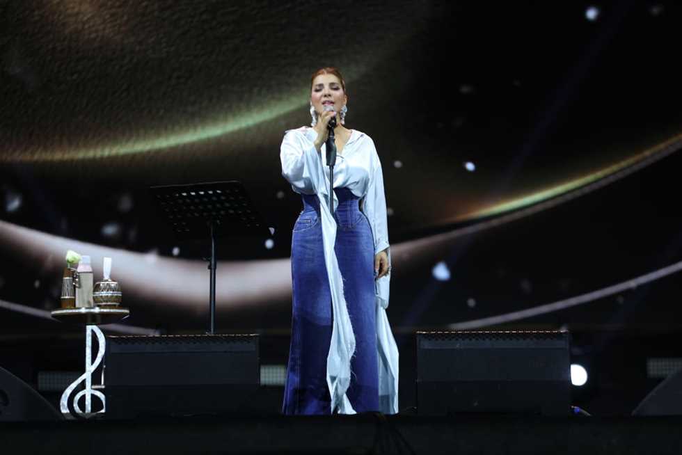 كشفت عن مرضها وتغزلت في معجباتها.. أبرز مشاهد حفل أصالة في مهرجان العلمين الجديدة (صور)