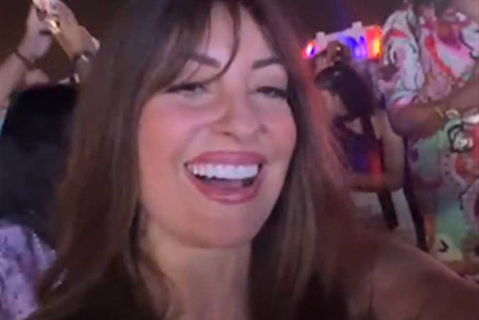 نرمين الفقي ترقص في حفل أحمد سعد بـ الساحل الشمالي (صور وفيديو) نرمين الفقي ترقص في حفل أحمد سعد بـ الساحل الشمالي (صور وفيديو)