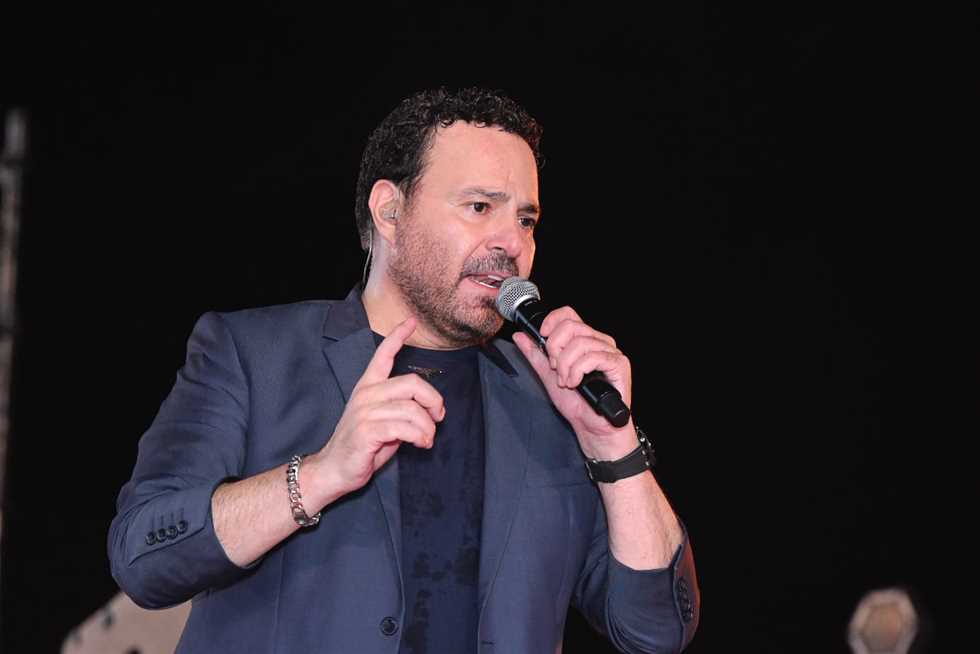 بعد أزمة قبلة راغب علامة.. عاصي الحلاني يدخل على الخط (فيديو) بعد أزمة قبلة راغب علامة.. عاصي الحلاني يدخل على الخط (فيديو)