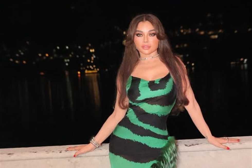 هيفاء وهبي تفاجئ متابعة بلفظ خارج: «محتاجة مليون سنة لتوصلي لربع أنوثتي»