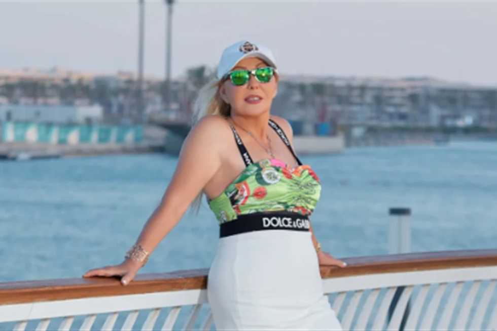 أحدث ظهور لنادية الجندي بإطلالة صيفية جريئة على البحر (صور) أحدث ظهور لنادية الجندي بإطلالة صيفية جريئة على البحر (صور)