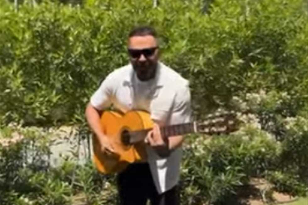 زي اغنية «تليفوني رن».. تامر حسني يوجه رسالة دعم صاحب تريند «بشحت بالجيتار» زي اغنية «تليفوني رن».. تامر حسني يوجه رسالة دعم صاحب تريند «بشحت بالجيتار»