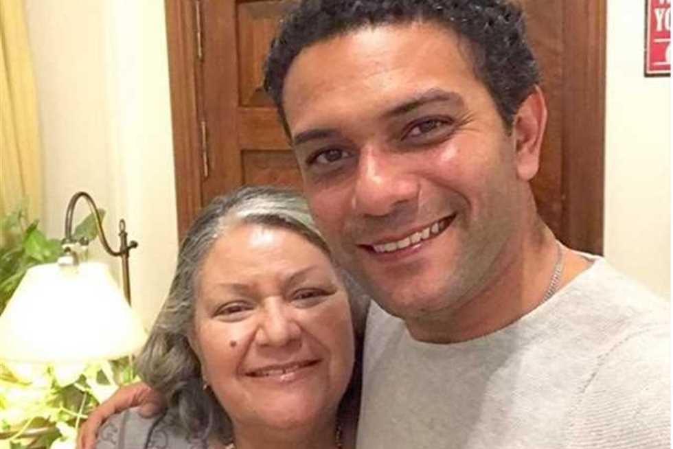 والدة آسر ياسين حديث الجمهور بعد دفاعها عنه.. من هي منى الدغيدي؟