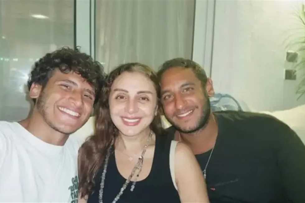 «صوتهم حلو والعيشة معاهم لطيفة وبيدلعوني».. قصة أنغام مع ابنيها عمر وعبد الرحمن