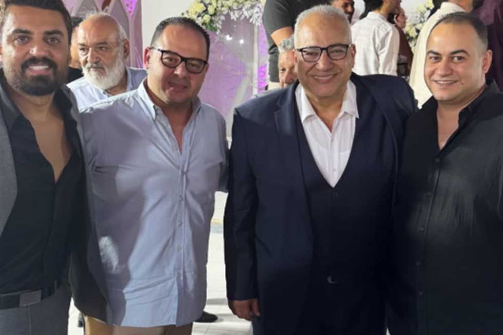 بيومي فؤاد يحتفل بعقد زفاف نجله بحضور الأهل والأصدقاء (صور) بيومي فؤاد يحتفل بعقد زفاف نجله بحضور الأهل والأصدقاء (صور)