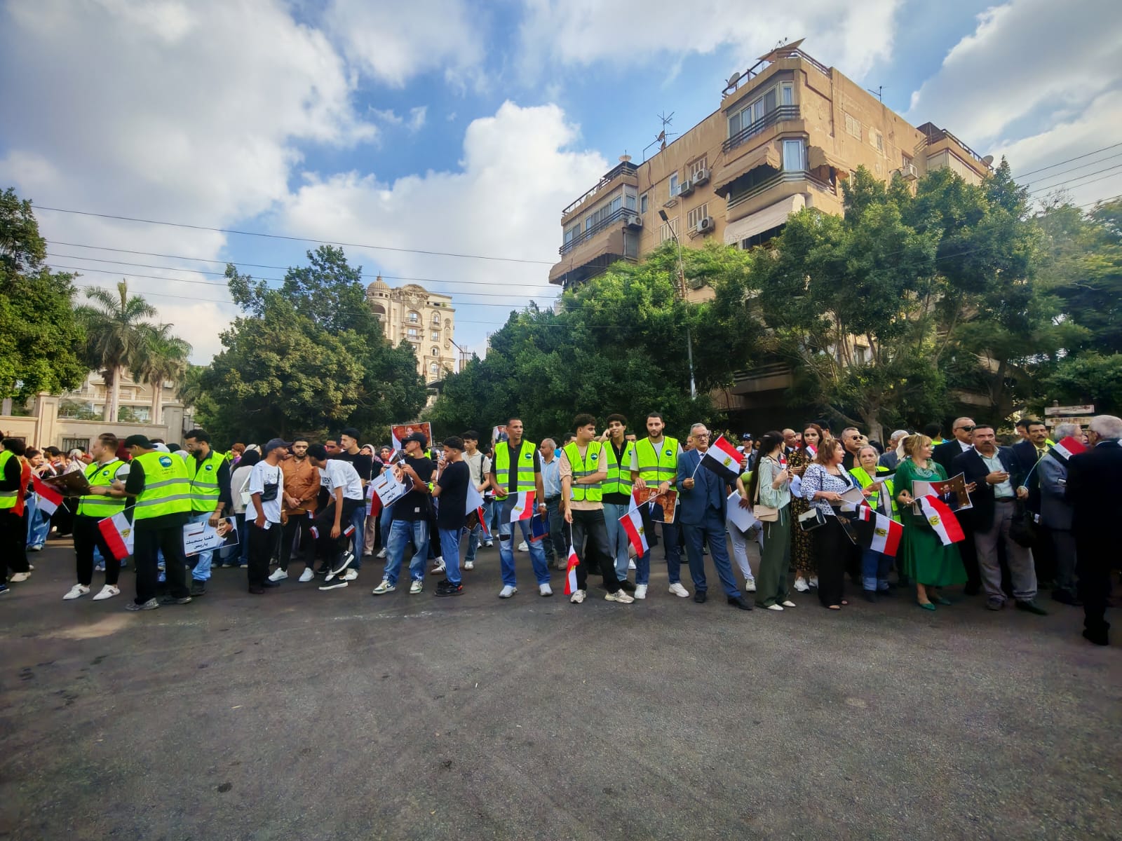 استقبال موكب الرئيس (2)