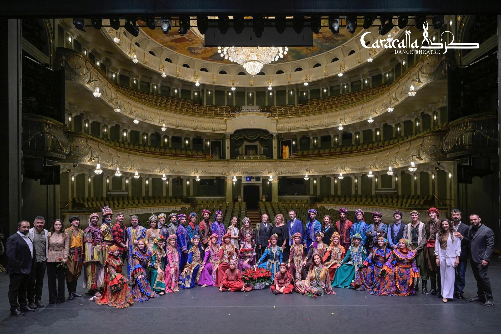 فرقة مسرح كركلَّا بكامل أَركانها على مسرح البولْشُوي