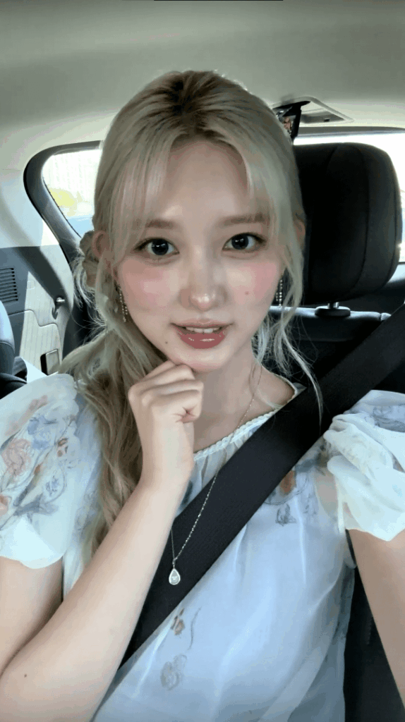 250822 Gaeul يعيش الآن على Berriz