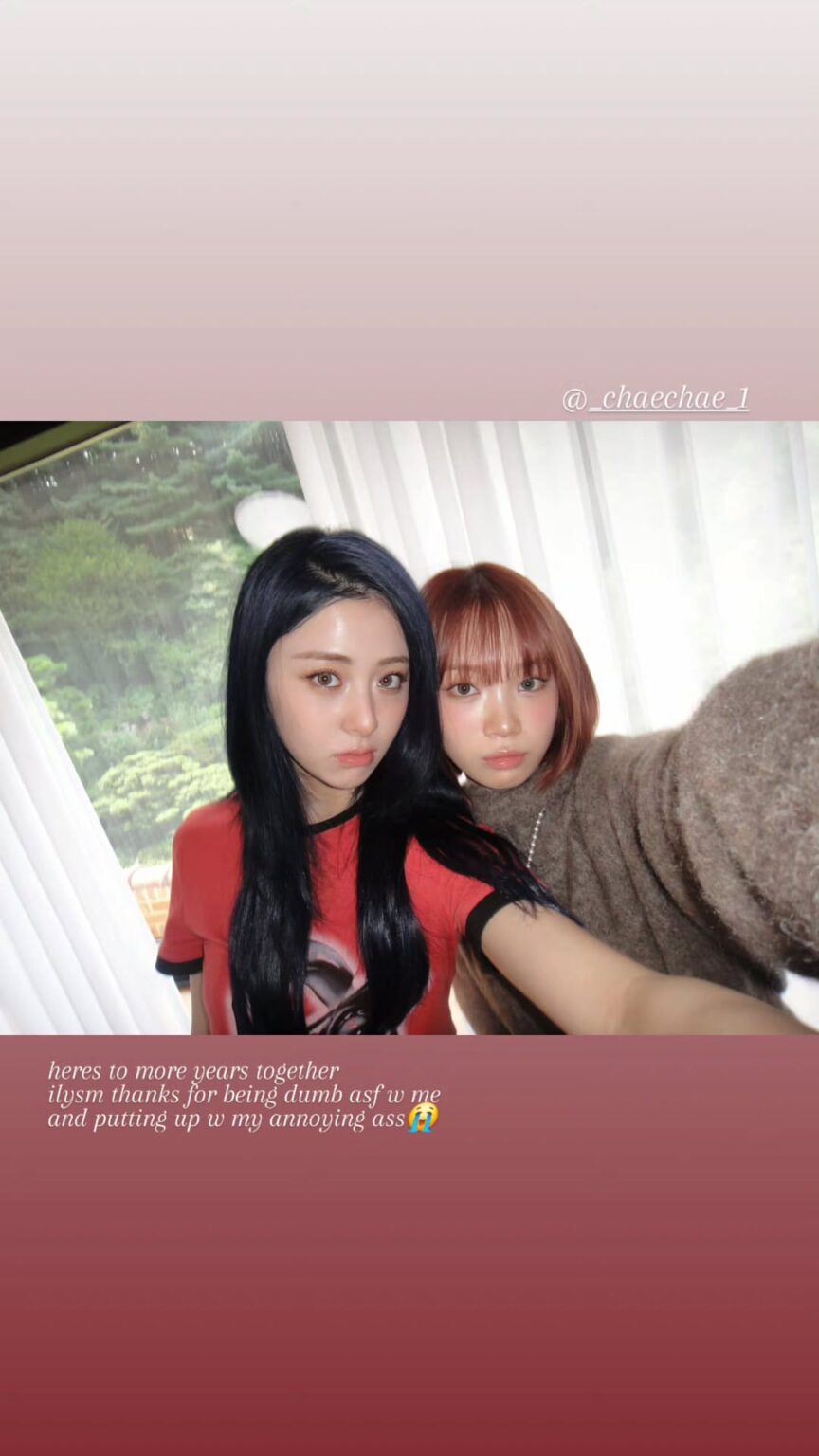 250802 تحديث قصص Huh Yunjin Instagram مع Kim Chaewon