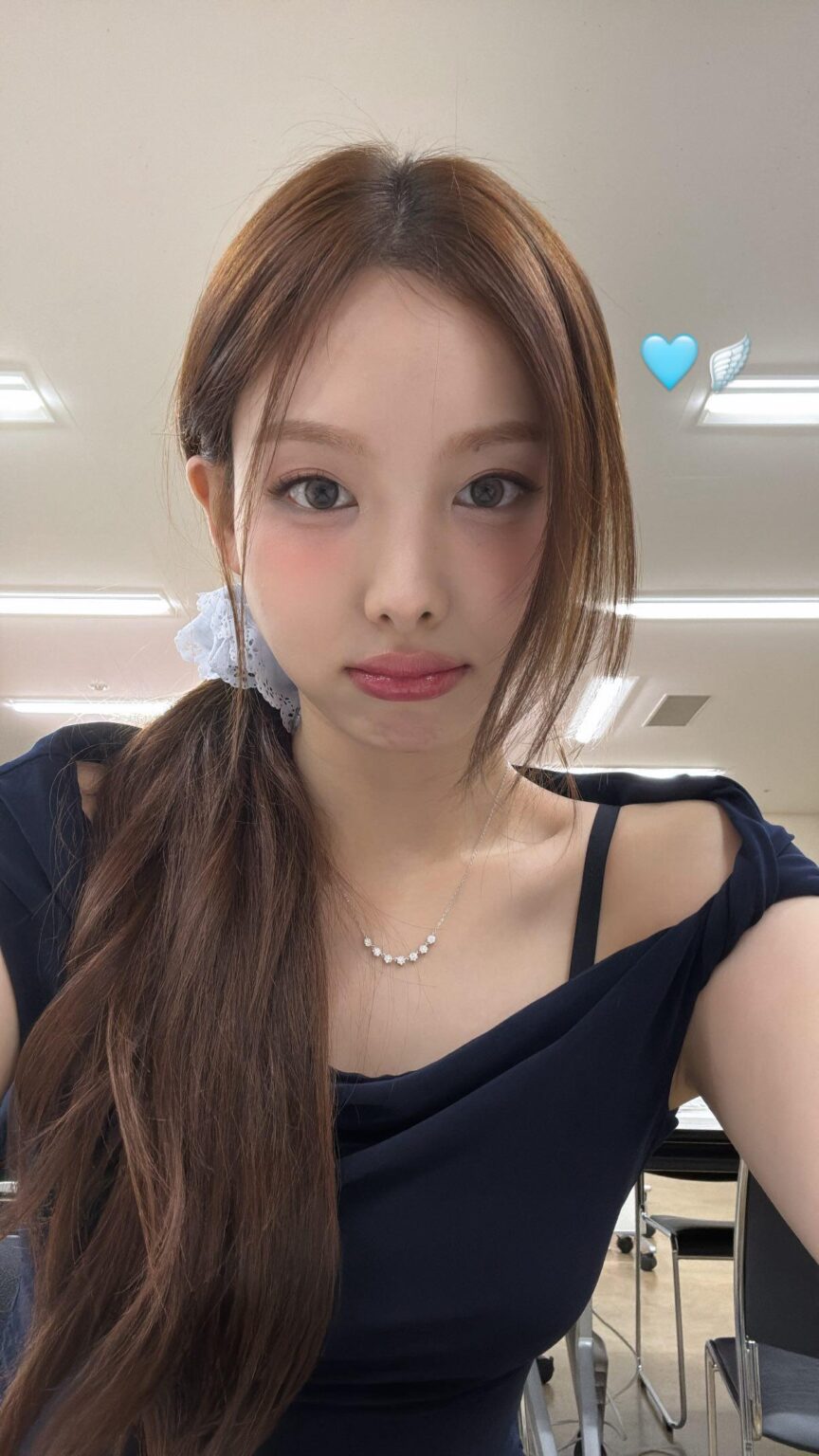 250809 تحديث قصة Nayeon Instagram - 🩵🪽
