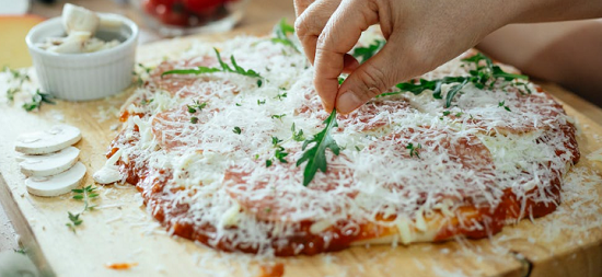 تزين البيتزا