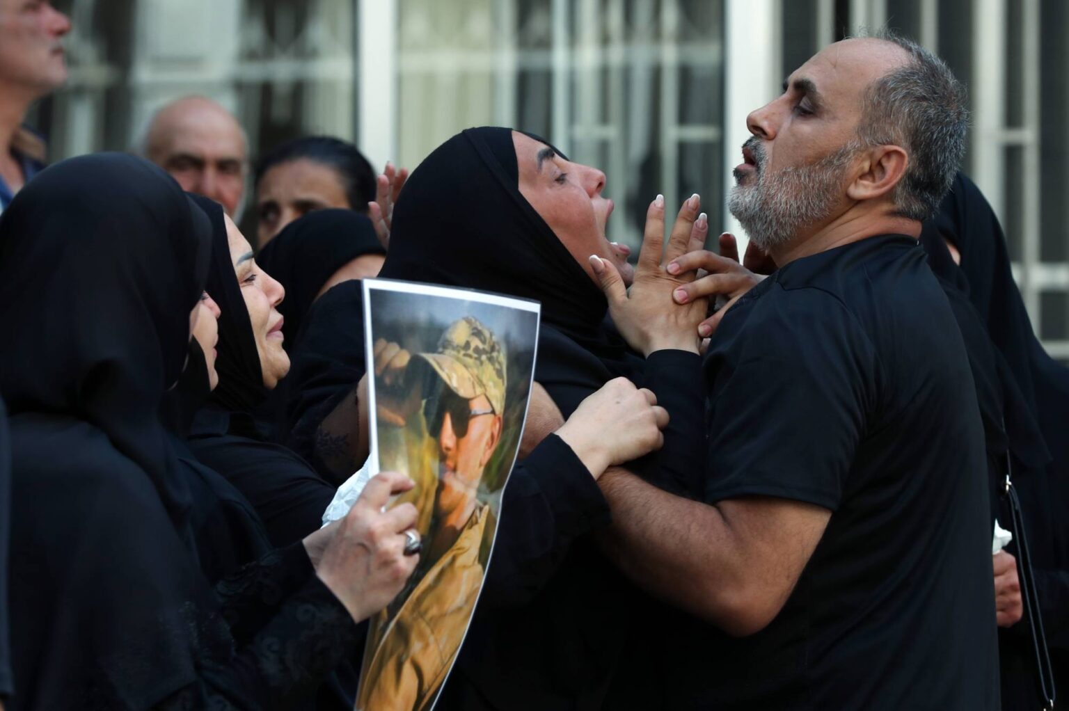 بين "العمل المدبّر" وفرضيات أخرى... كيف انفجر مخزن "الحزب"؟