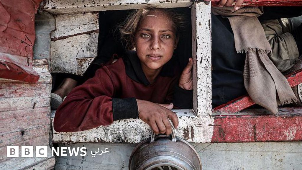 حرب غزة: مقتل عدد من منتظري المساعدات في غزة، وحماس تربط تسليم السلاح "بإقامة دولة فلسطينية"