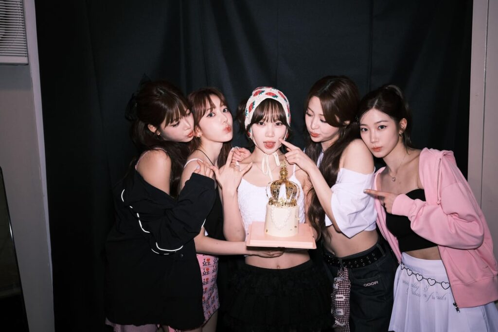 250803 Huh Yunjin Wesverse Update مع Le ssserafim