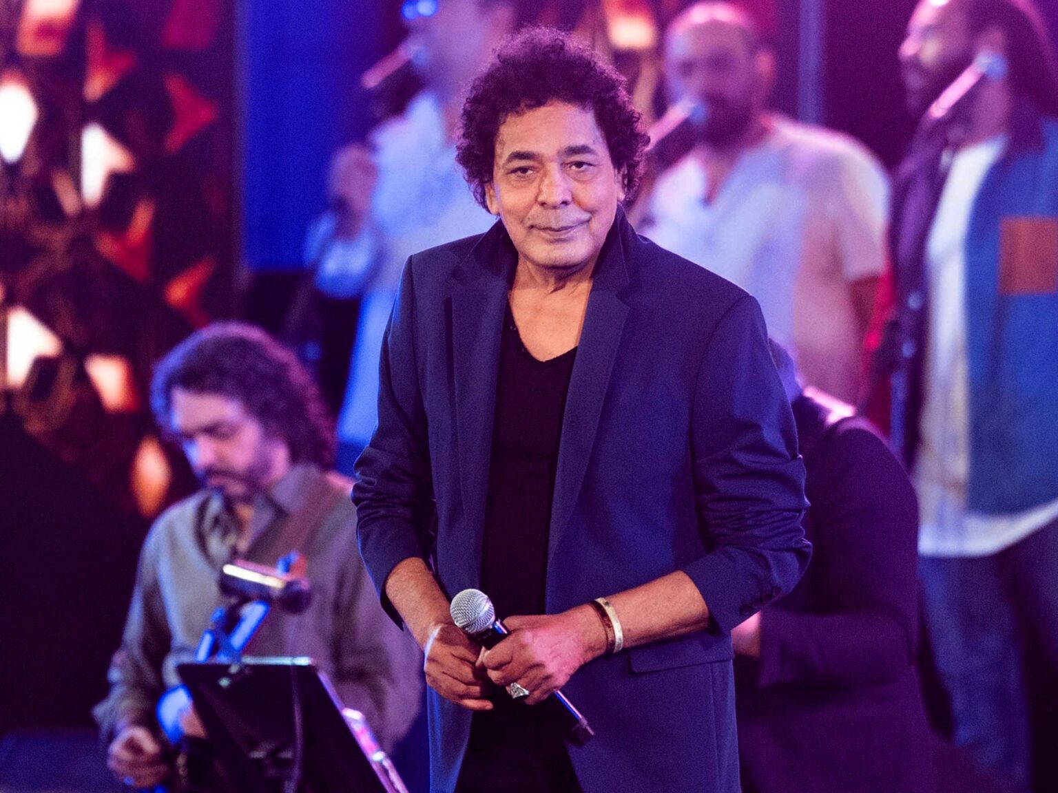 وعكة صحية تؤجل حفل محمد منير بمهرجان العلمين | فن