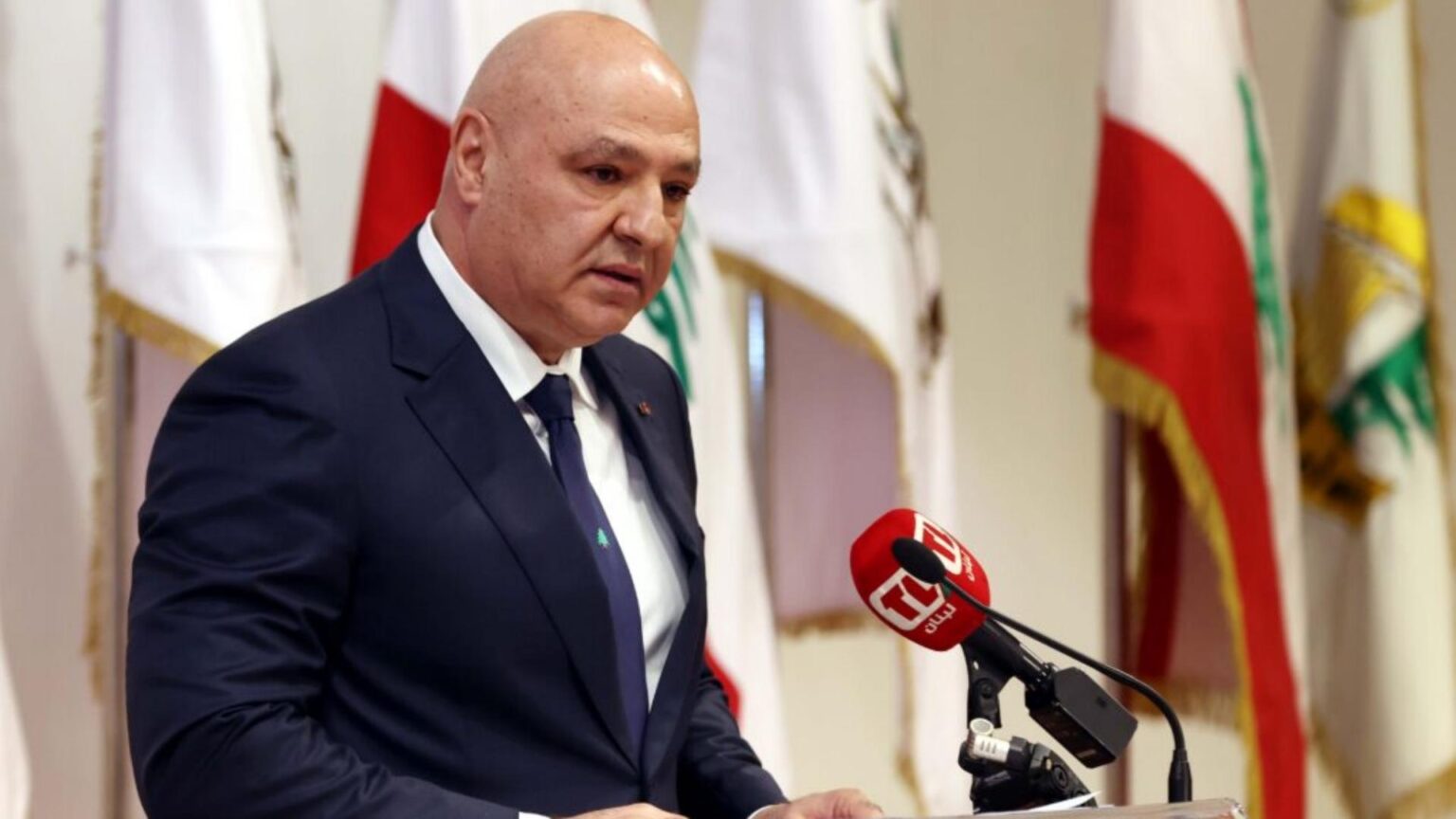 الرئيس عون يدحض سردية ضعف الجيش... هل يتجاوب "الحزب"؟