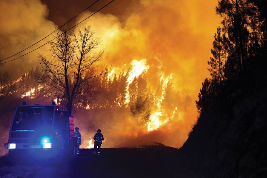 الحرائق تجتاح غرب إسبانيا و1100 حصيلة وفيات «الحر»