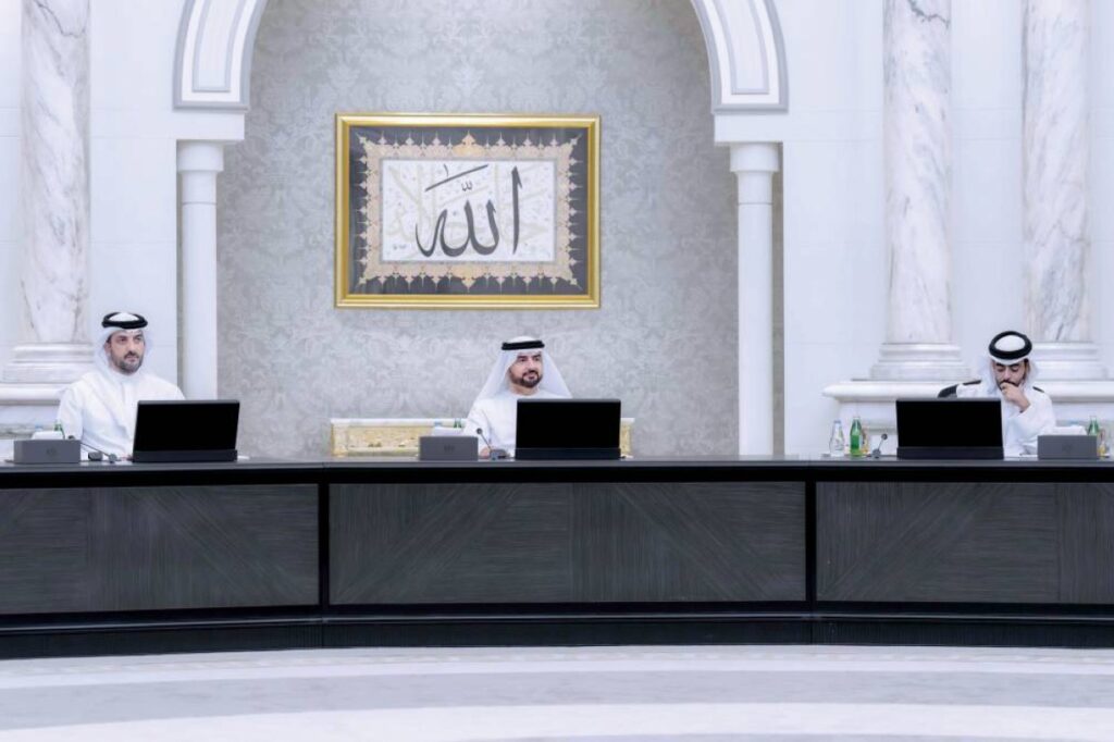 «تنفيذي الشارقة» يبحث تطوير منظومة العمل الحكومي في الإمارة