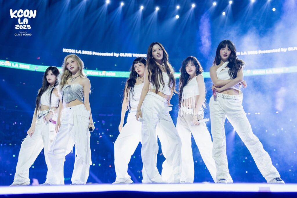 250819 Ive - KCON LA 2025 (تفريغ الصور: Group ، Liz ، Yujin ، Wonyoung)