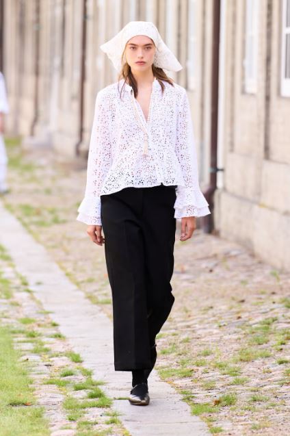 الوشاح في عرض Skall Studio لربيع وصيف 2026 (انترنت)