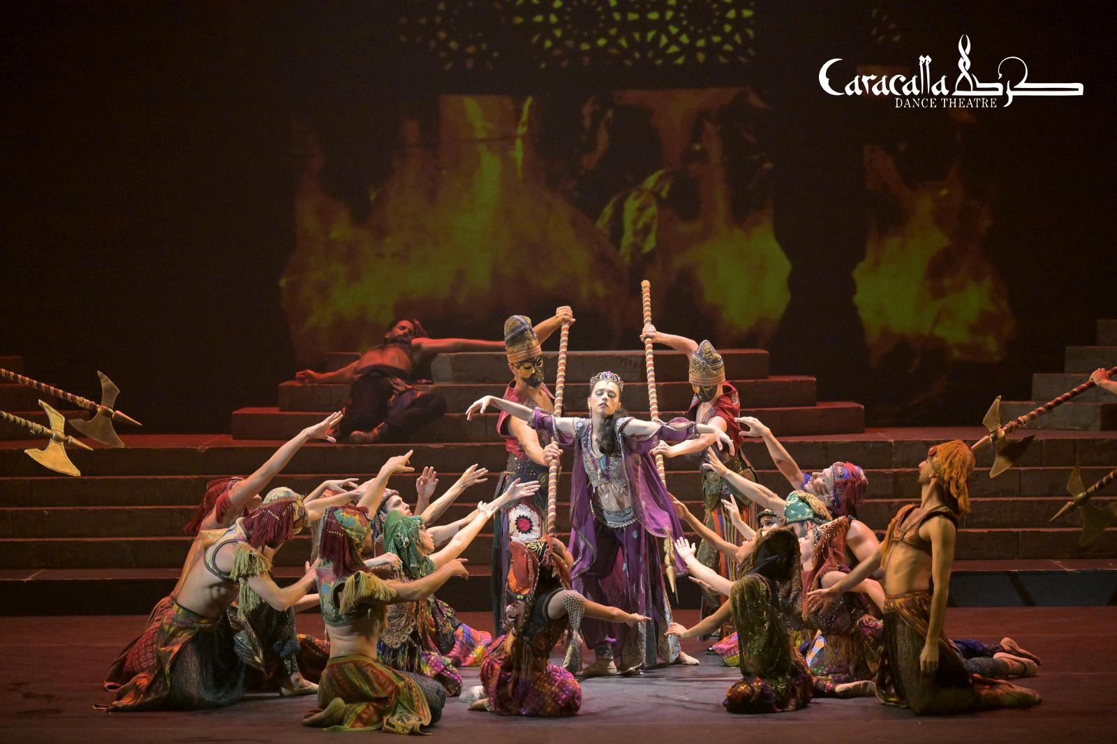 استعادة التاريخ العربي في مشهد من المسرحية