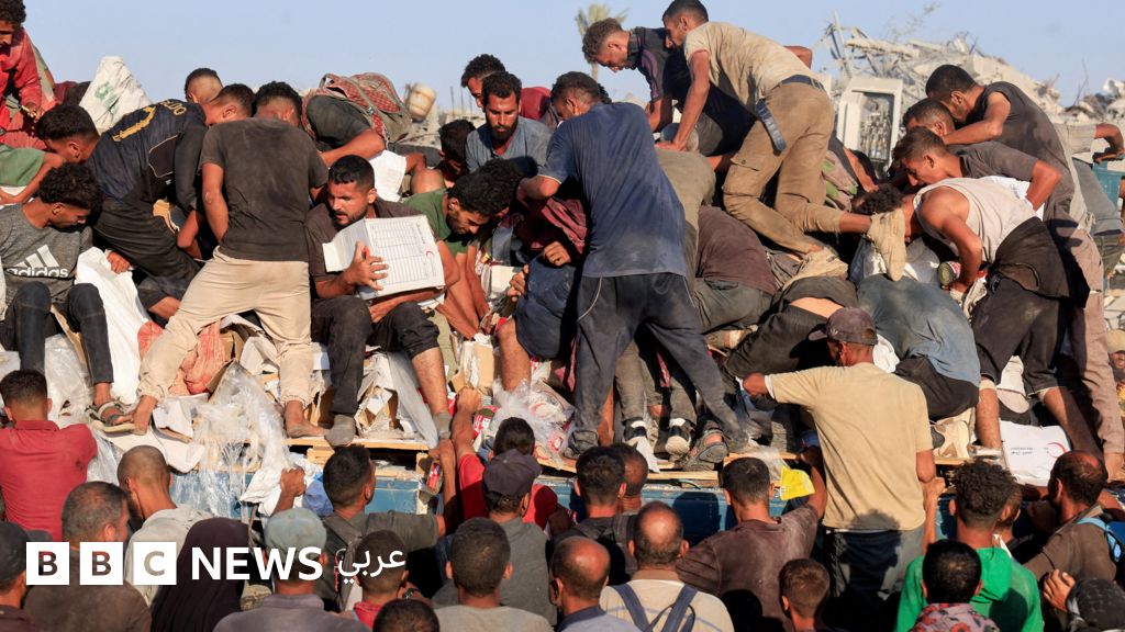 حرب غزة: مقتل 20 فلسطينياً وإصابة العشرات بحادثة انقلاب شاحنة مساعدات أثناء محاولتهم الحصول على غذاء