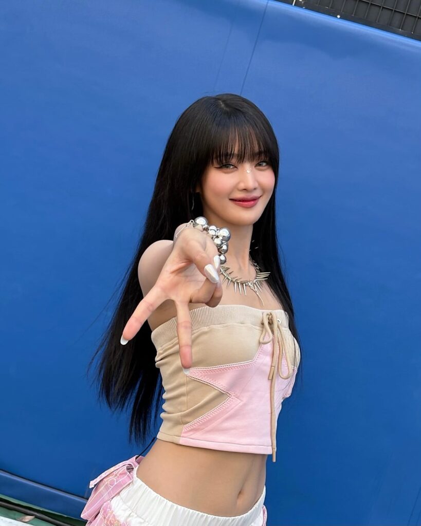 250817 Minnie Instagram Update Feat Miyeon