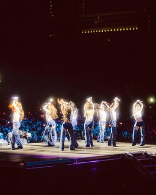 250805 Twitter Update - شكرًا لك ❤ لكل من قدم لنا ليلة لا تنسى وسحرية على Lollapalooza! لن ننسى أبدًا الطاقة والحب وكل ابتسامة رأيناها. إلى الأبد في قلوبنا ✨