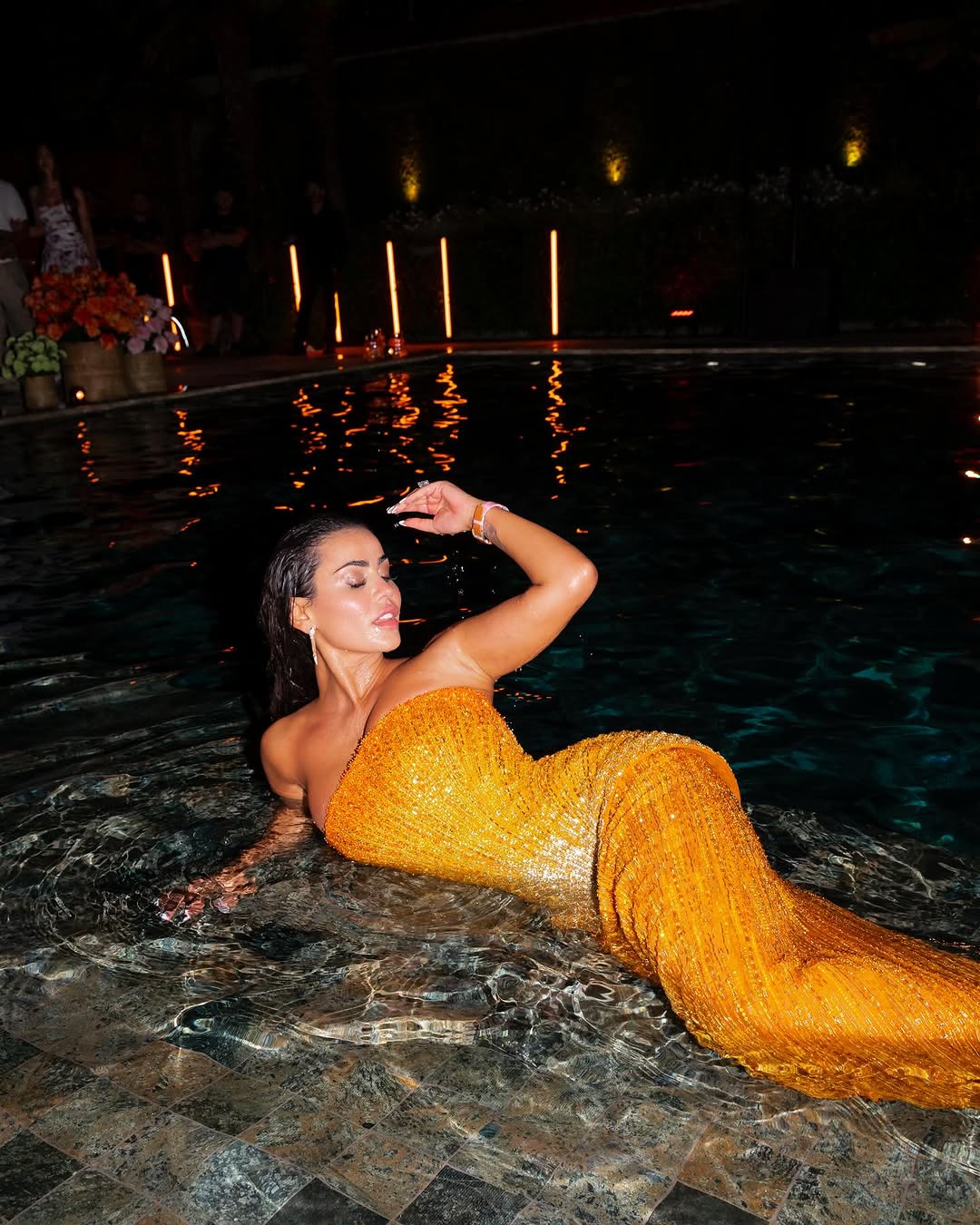 يومي بيوتي بفستان من توقيع نيكولا جبران في حفل ما قبل الزفاف (انستغرام)