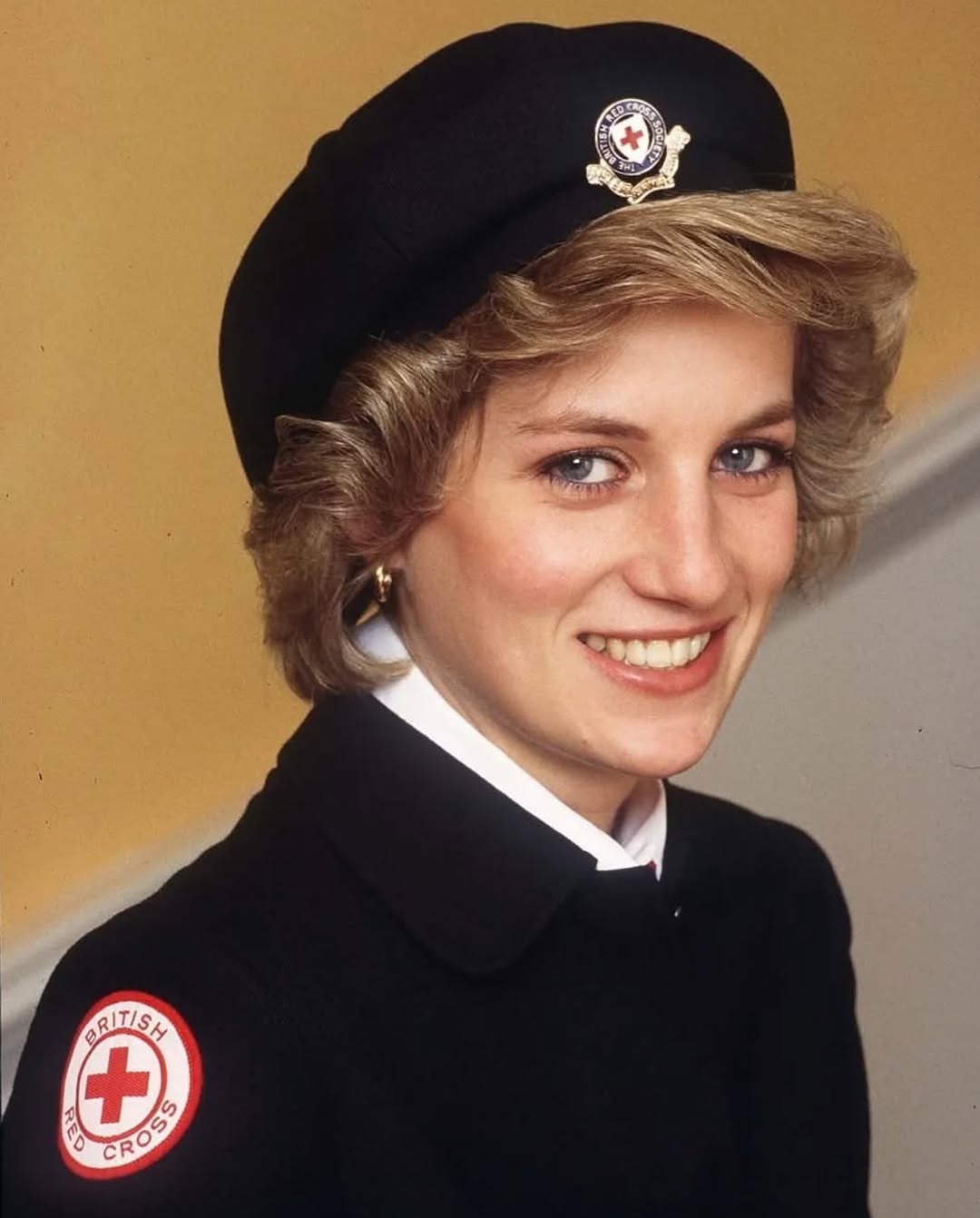 الأميرة ديانا راعية للشباب في الصليب الأحمر البريطاني. (Getty Images)